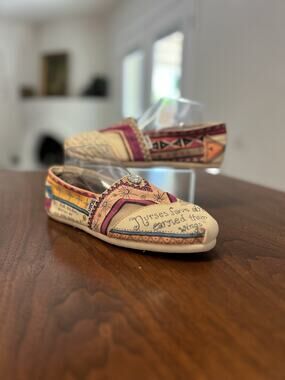 TOMS Custom 2013 Nurse Inspired No. 5 Design Womens Size 10 Slip-on Canvas Shoes